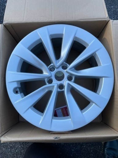 テスラモデル3の純正ホイール(19インチ)４本セット