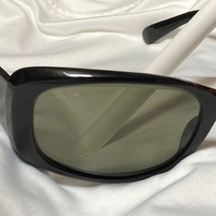 美品 レイバンサングラス レア 黒 レンズはグレイ