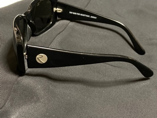 美品　レイバンサングラス　レア　黒　レンズはグレイ