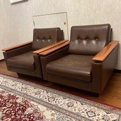 1人用のソファー2つ