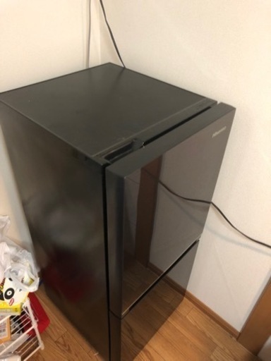 10月23日or24日引き取りのみ 高年式　2021年製　2ドア　冷蔵庫　134L　動作良好　ガラストップ　　Hisense　ハイセンス
