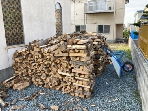 薪(乾燥済み)広葉樹と針葉樹ミックス　軽トラ1台分　20,000円