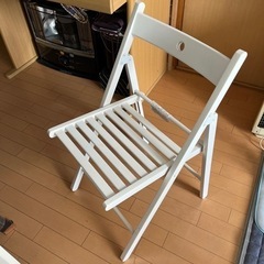 折りたたみイスの画像