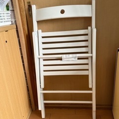 折りたたみイスの画像