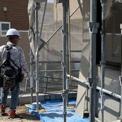 ▼外壁工事の作業員：正社員▼急な出費が！？日払い対応アリ◎ 未経験者きちんと育てます！ 気づいたらスキルアップしてますよ★の画像