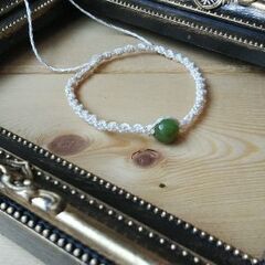 グリーンの天然石のマクラメブレスレット