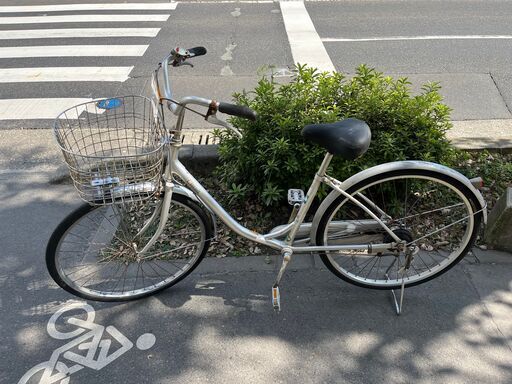 【リサイクルショップどりーむ鹿大前店】No.1103　自転車　ママチャリ　26インチ　シルバー　3段内装ギア付き　鍵付き　ライト付き