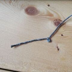 半透明の天然石のマクラメブレスレットの画像