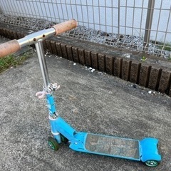 子供用キックボードの画像