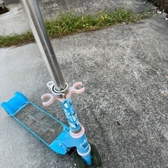 子供用キックボードの画像