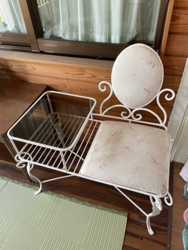 サイドテーブル付きチェア　アンティーク風