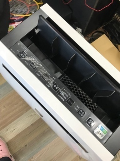 シャープ SHARP 除加湿空気清浄機 除湿 9L / プラズマクラスター 7000 スタンダード 18畳 / 空気清浄 32畳 KC-HD70 2018年製