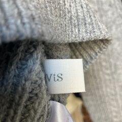 【洋服・レディース】 ViS Vネックセーター（グレー）サイズFの画像