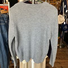 【洋服・レディース】 ViS Vネックセーター（グレー）サイズFの画像