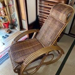 値段変更しました。エスニック調な籐のリクライニングチェア