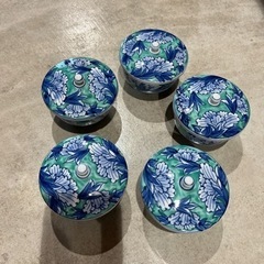 色絵染付牡丹文の蓋付湯呑5客揃 高さ7.5cm 口径8.5cm