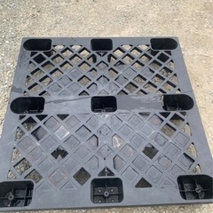 中古プラスチックパレット1100×1100 兵庫県にて入荷しております