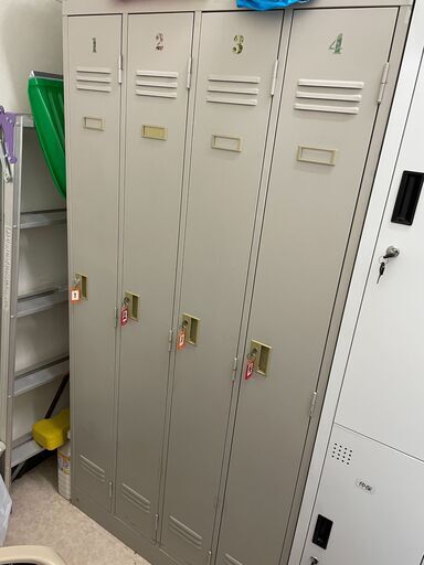 4人用ロッカー格安でお譲りします（直接取りに来られる方のみ）イトーキ