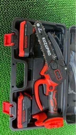 ほぼ新品!コードレスチェーンソー スペアバッテリー、ソーチェーン付!
