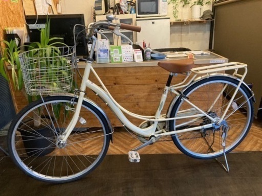 【前後タイヤ・チューブ新品！】LEDオートライト　6段変速　26インチ自転車　オフホワイト
