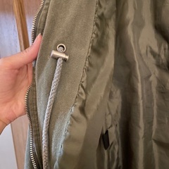 カーキ　スタッズジャケットの画像