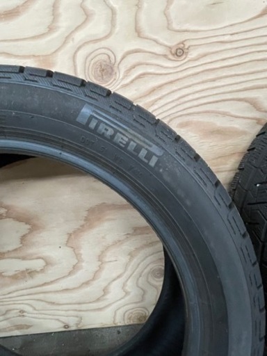 ピレリ　スタッドレスタイヤ　235/45R18