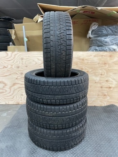 ピレリ　スタッドレスタイヤ　235/45R18