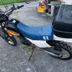スズキの２00ccのオフローダーの画像