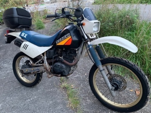 スズキの２00ccのオフローダー