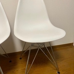 白いチェア　椅子　2脚の画像
