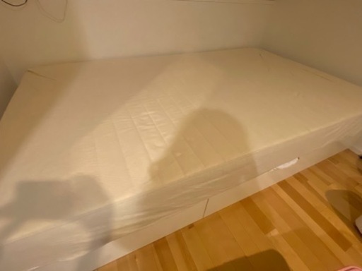 IKEA  ベットフレーム、マットレス　セミダブル