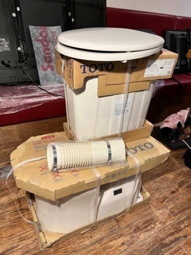 値下げしました❗️❗️TOTO トイレ便器・タンク・（便座・アキレスジョイント）