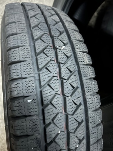 商談中ハイエース純正サイズ　スタッドレスバリ山9.5分！