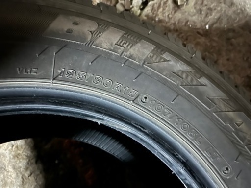商談中ハイエース純正サイズ　スタッドレスバリ山9.5分！