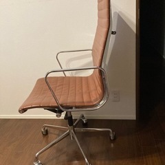 【お値下げ相談可】美品★定価107,800円→20,000円★本革チェアの画像