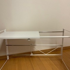 電子レンジの上の棚の画像