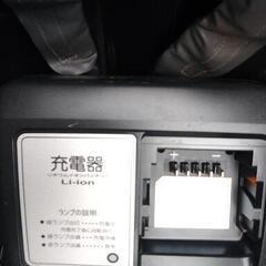 132🟢バカ親切な電動自転車屋🌕️お子様と土日も土足のままご試乗可能です。ブリヂストン、ヤマハ共同生産モデルです。  🟢２０インチ、前かご、後チャイルドシート、子供乗せ２人乗り、電動アシスト自転車、  🔴バッテリーは、１回の充電で３０ｋｍ以上走行可能でコンディション良好です。  🌕️新品の８０％程度以上の性能を残している、コンディション良好なバッテリーです。  🔵後ろチャイルドシートをかごに変更も可能   🟢電動自転車、在庫２０台以上ありますので、複数のご試乗可能です。   🔴１ヶ月、５８の画像