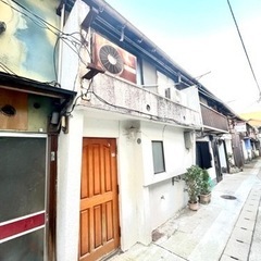 繁華街に位置する貸し倉庫（休憩室付）