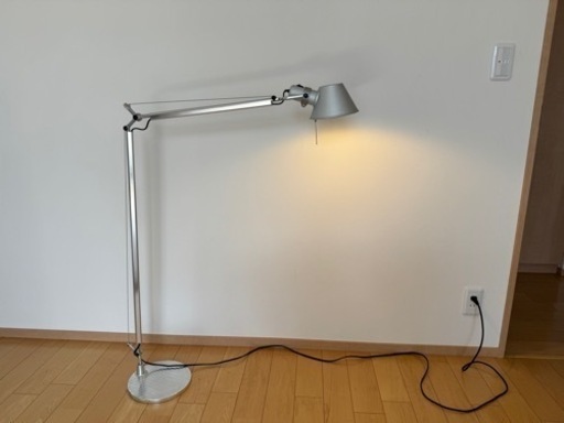 イタリアンデザインのスマートなアームライト 楽天市場】Artemide Tolomeo Table LED アルテミデ トロメオ テーブル 