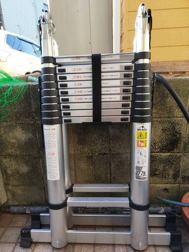 はしご 8m 伸縮 梯子 アルミ製 伸縮はしご 兼用 ハシゴ 二つ折り 脚立 スーパーラダー スライド式 ロック 二人 作業 洗車 足場 掃除 調整 収納 便利 ny006