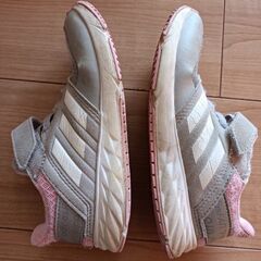 adidas 19cmの画像