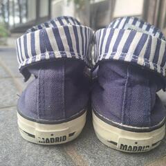 スニーカー　22.5cmの画像