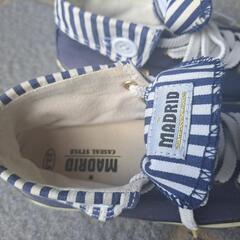 スニーカー　22.5cmの画像