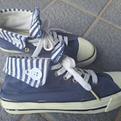 スニーカー　22.5cmの画像