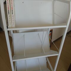 書類、本棚の画像