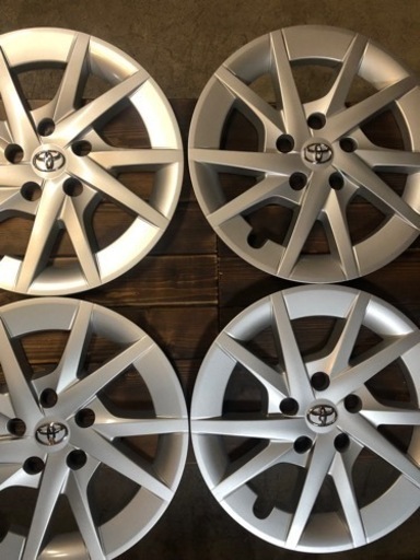 新品　トヨタ純正ホイールキャップ4枚セット　16インチ