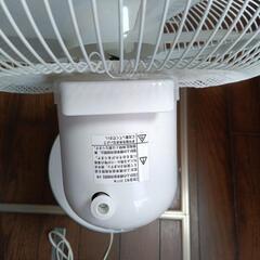 扇風機　幅約35cm 高さ約75cmの画像