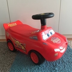 カーズ　マックイーン　足蹴り車