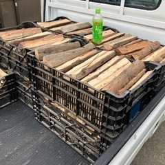 薪　キャンプ　焚き火　1ケース分の画像