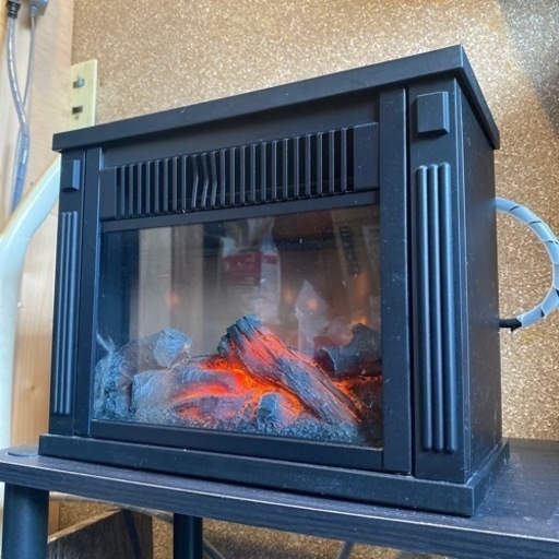 ニトリ　暖炉型ミニファンヒーターコンパクト　NTL1000WD黒
